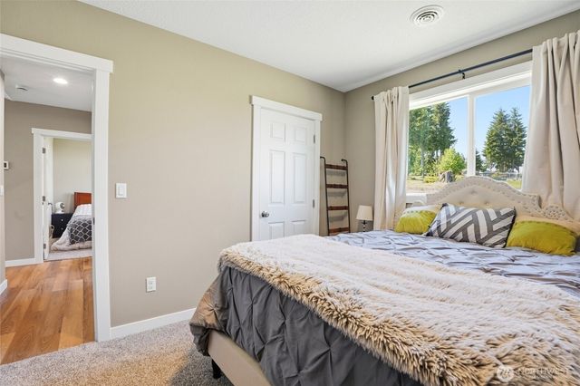 200 Red Hawk Drive, Castle Rock, WA 98611