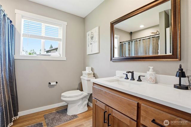 200 Red Hawk Drive, Castle Rock, WA 98611