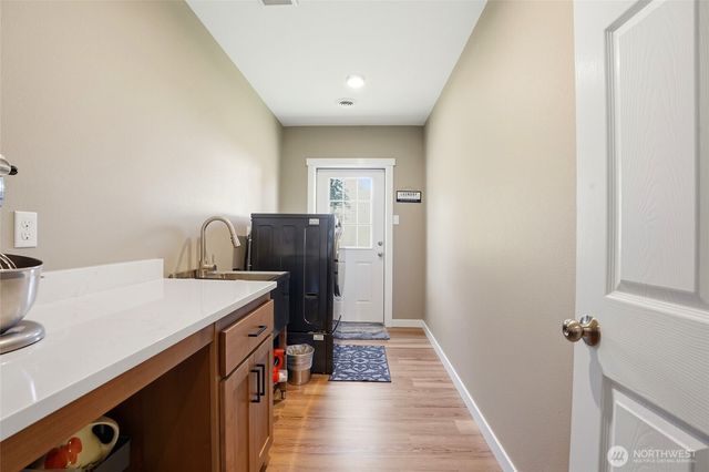 200 Red Hawk Drive, Castle Rock, WA 98611