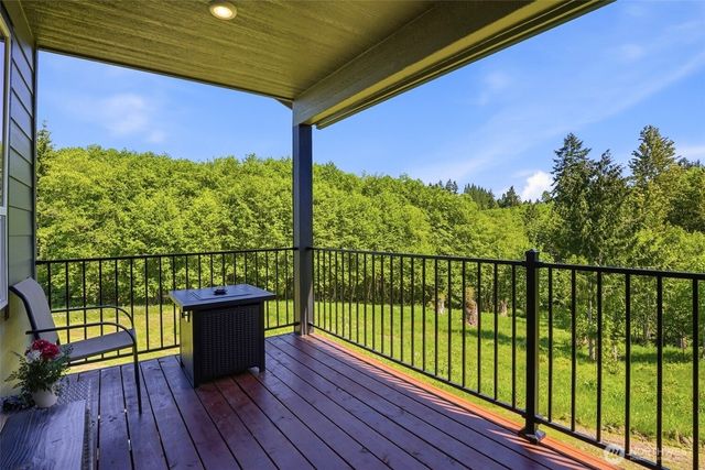 200 Red Hawk Drive, Castle Rock, WA 98611
