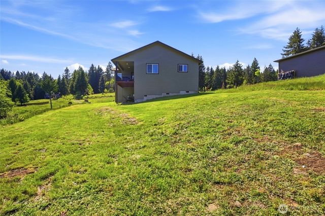 200 Red Hawk Drive, Castle Rock, WA 98611