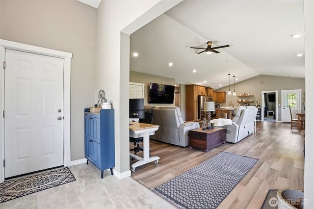 200 Red Hawk Drive, Castle Rock, WA 98611