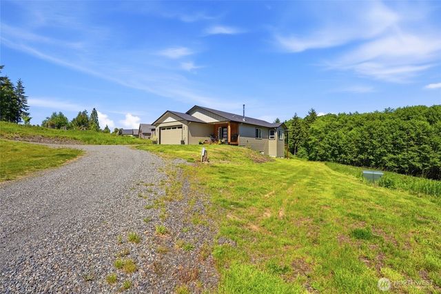 200 Red Hawk Drive, Castle Rock, WA 98611