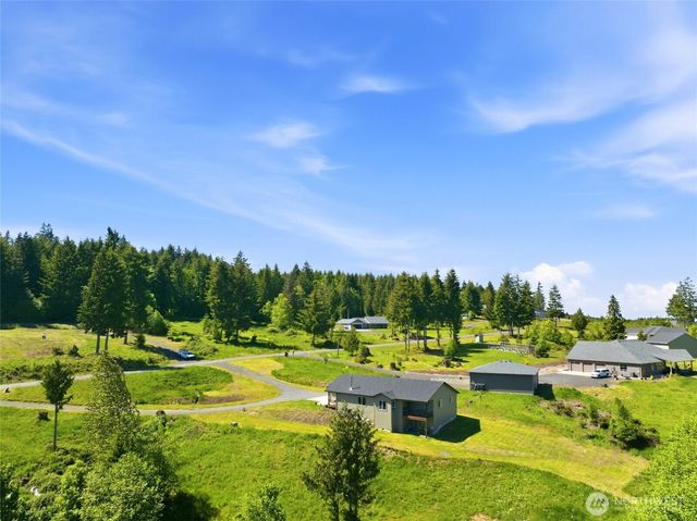 200 Red Hawk Drive, Castle Rock, WA 98611