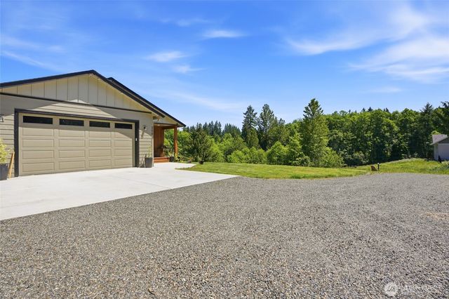 200 Red Hawk Drive, Castle Rock, WA 98611