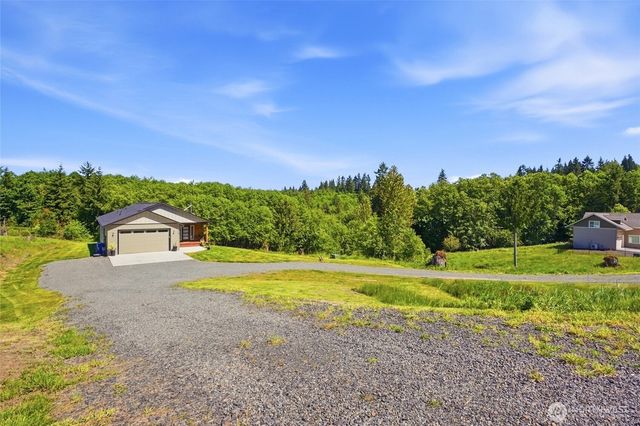 200 Red Hawk Drive, Castle Rock, WA 98611