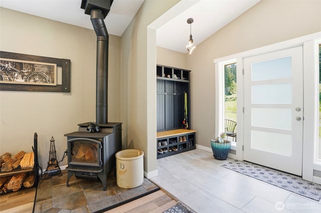 200 Red Hawk Drive, Castle Rock, WA 98611