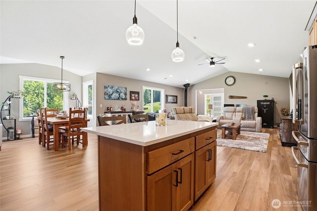200 Red Hawk Drive, Castle Rock, WA 98611