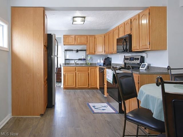 33850 Beachpark Drive, Eastlake, OH 44095