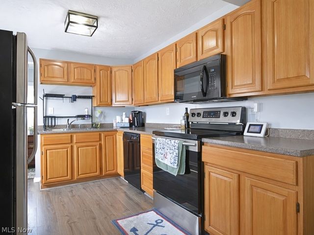 33850 Beachpark Drive, Eastlake, OH 44095