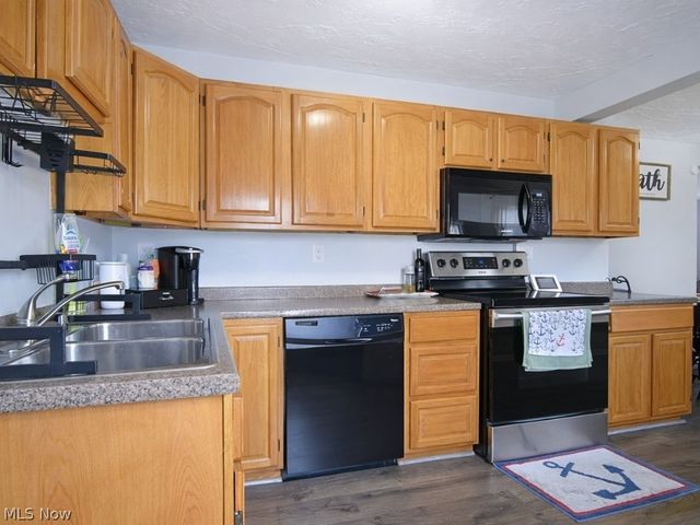 33850 Beachpark Drive, Eastlake, OH 44095