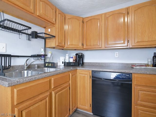 33850 Beachpark Drive, Eastlake, OH 44095