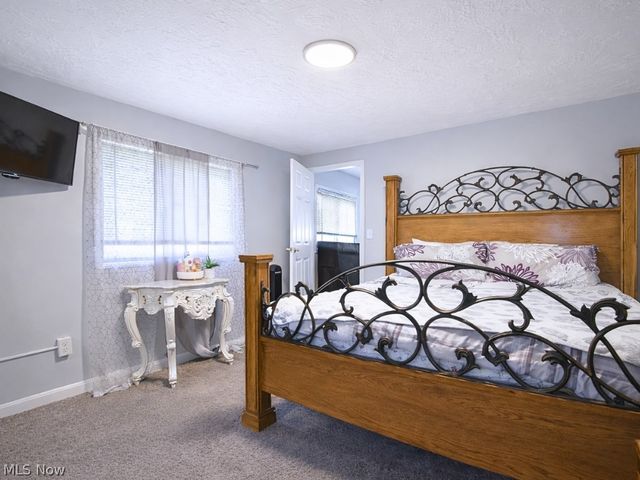 33850 Beachpark Drive, Eastlake, OH 44095