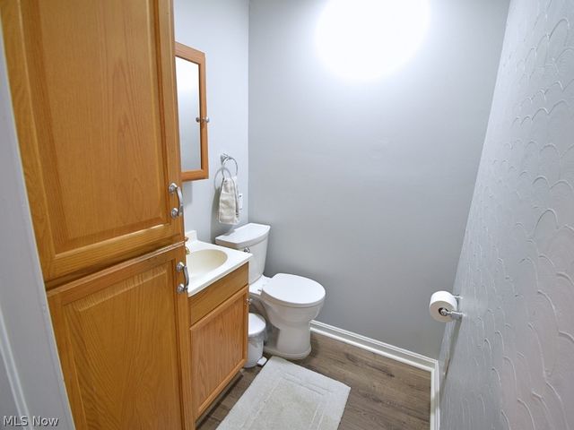 33850 Beachpark Drive, Eastlake, OH 44095