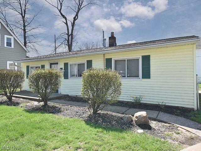 33850 Beachpark Drive, Eastlake, OH 44095