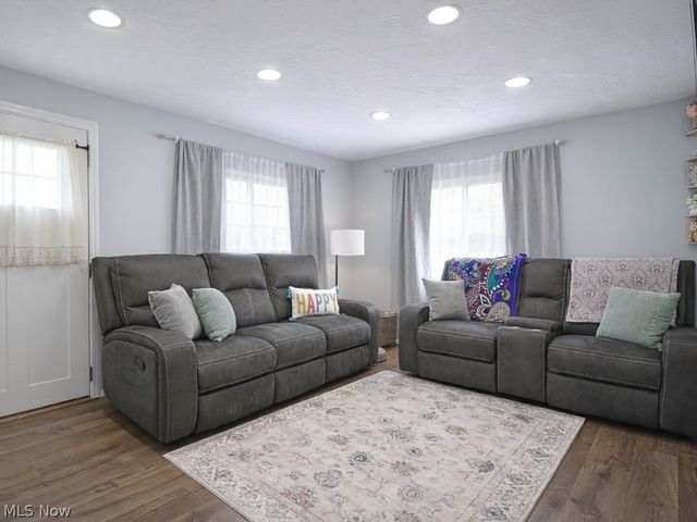 33850 Beachpark Drive, Eastlake, OH 44095