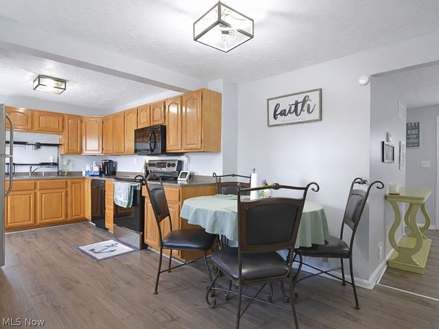 33850 Beachpark Drive, Eastlake, OH 44095