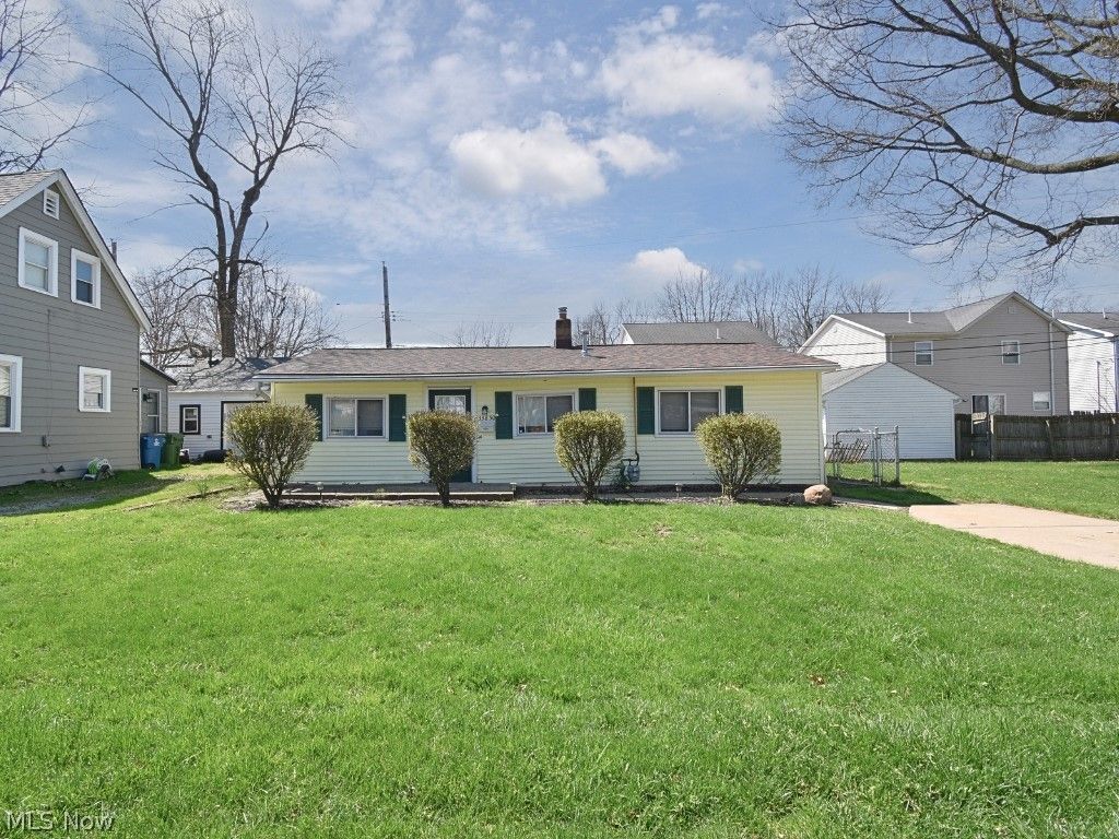 33850 Beachpark Drive, Eastlake, OH 44095