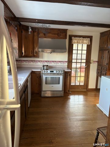 21 Fenwick Street, Old Saybrook, CT 06475