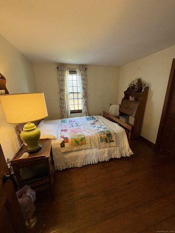 21 Fenwick Street, Old Saybrook, CT 06475