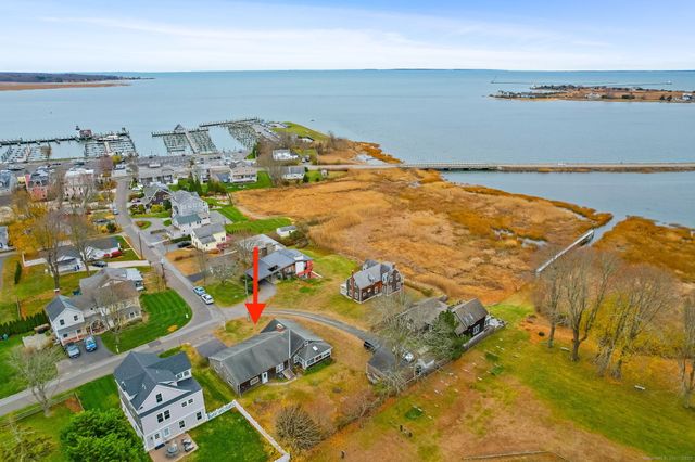 21 Fenwick Street, Old Saybrook, CT 06475