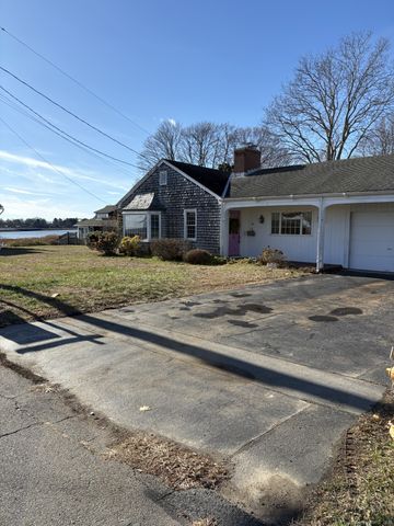 21 Fenwick Street, Old Saybrook, CT 06475