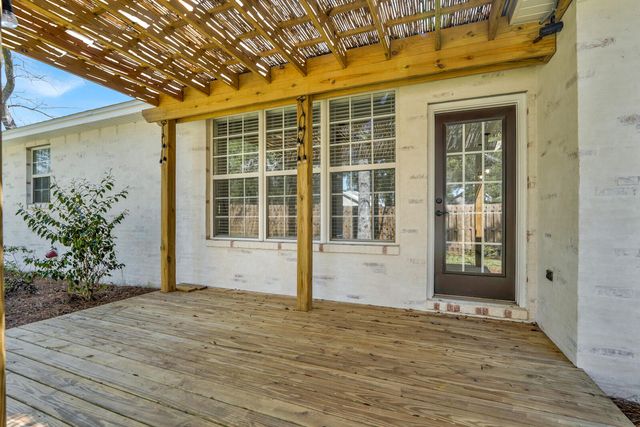 252 Waterview Cove Drive, Freeport, FL 32439