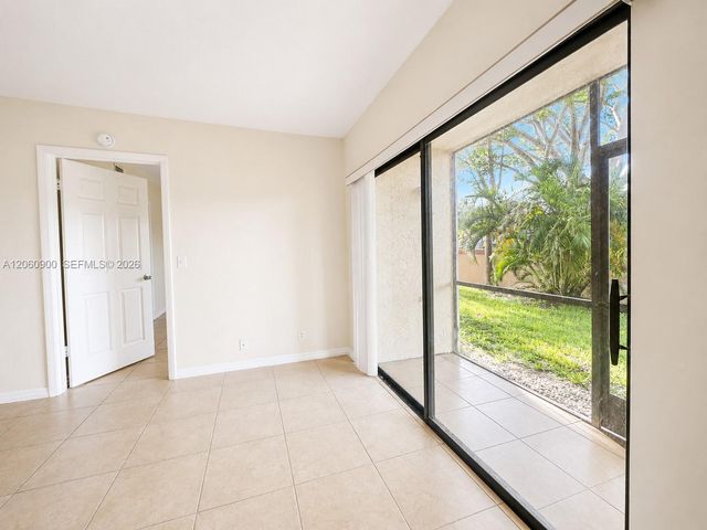 6585 Somerset Dr 103, Boca Raton, FL 33433