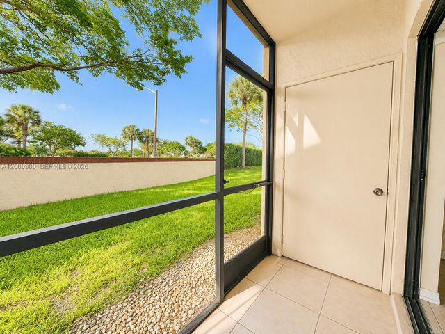 6585 Somerset Dr 103, Boca Raton, FL 33433