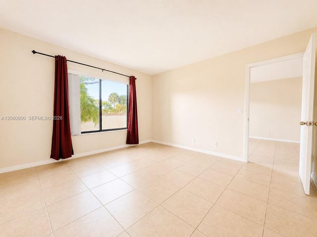 6585 Somerset Dr 103, Boca Raton, FL 33433