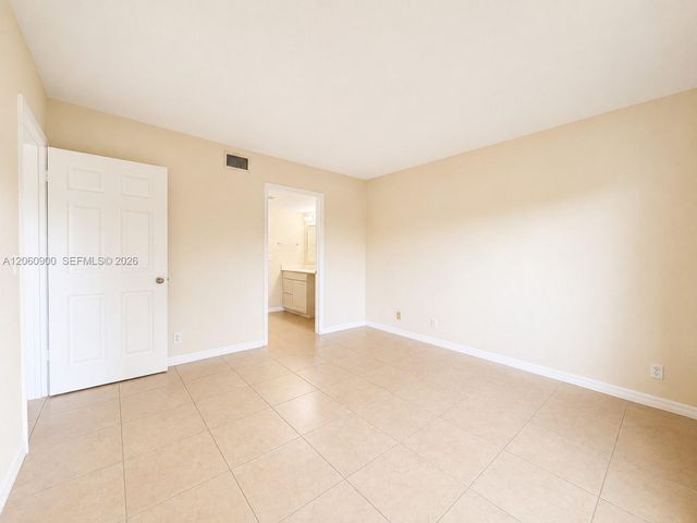6585 Somerset Dr 103, Boca Raton, FL 33433