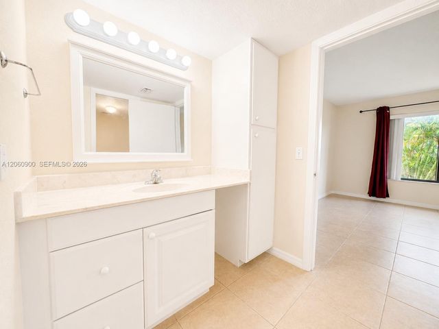 6585 Somerset Dr 103, Boca Raton, FL 33433