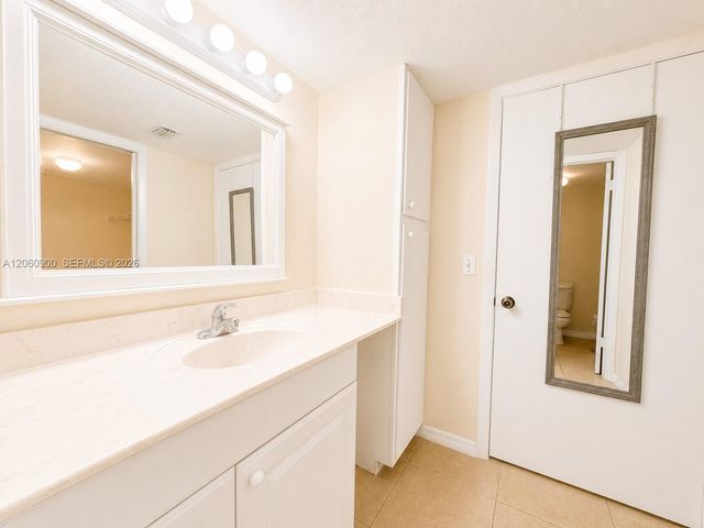 6585 Somerset Dr 103, Boca Raton, FL 33433
