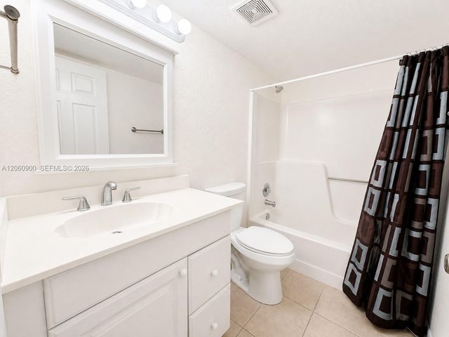 6585 Somerset Dr 103, Boca Raton, FL 33433