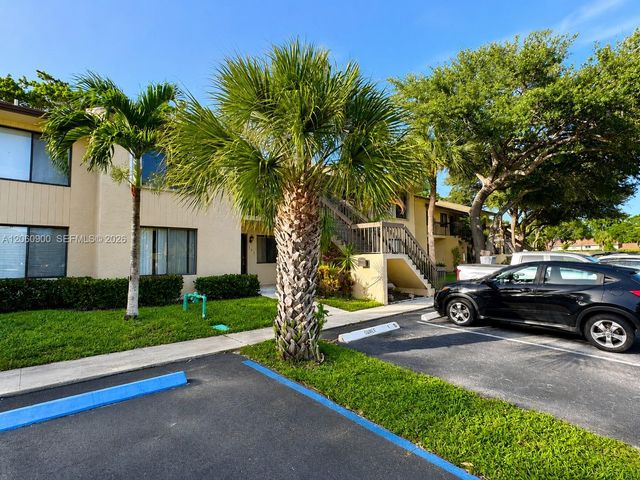 6585 Somerset Dr 103, Boca Raton, FL 33433
