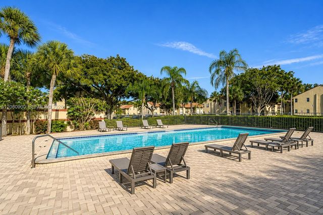 6585 Somerset Dr 103, Boca Raton, FL 33433
