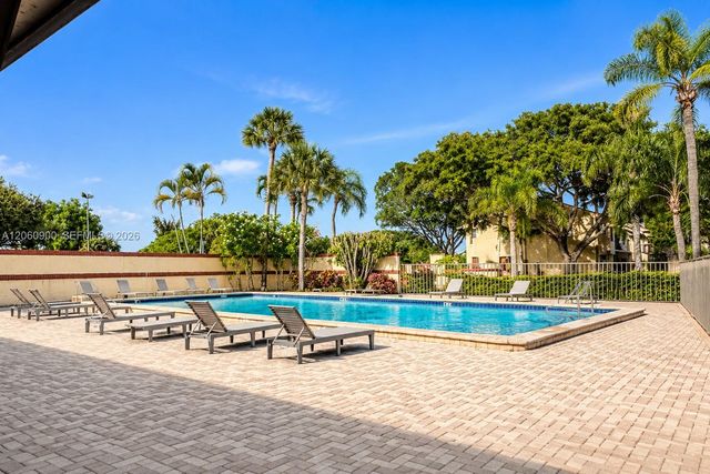 6585 Somerset Dr 103, Boca Raton, FL 33433