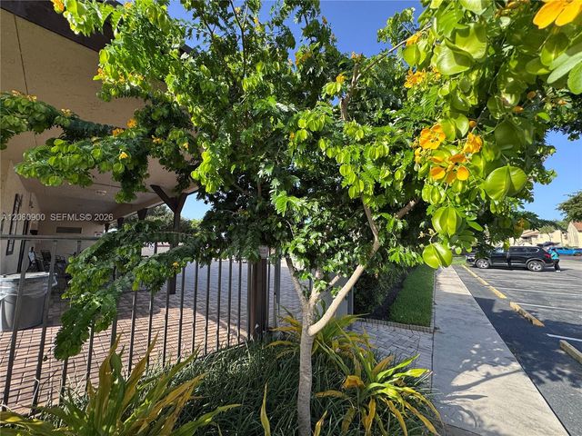 6585 Somerset Dr 103, Boca Raton, FL 33433
