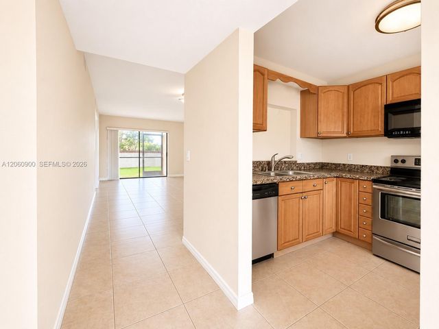 6585 Somerset Dr 103, Boca Raton, FL 33433