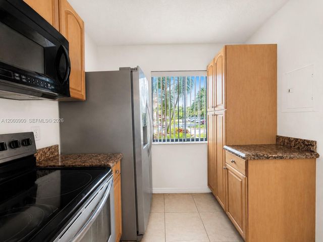 6585 Somerset Dr 103, Boca Raton, FL 33433