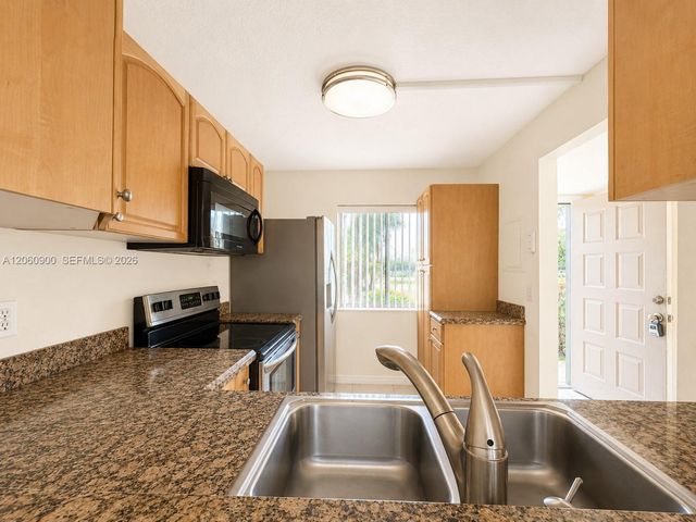 6585 Somerset Dr 103, Boca Raton, FL 33433
