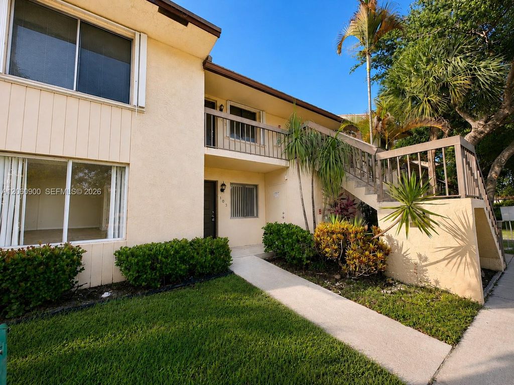 6585 Somerset Dr 103, Boca Raton, FL 33433