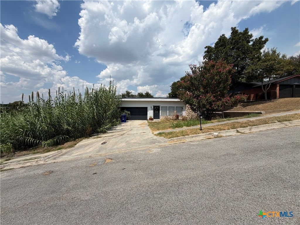 Image 1 of property listing at 903 Davie Lee Drive, Copperas Cove, TX 76522
