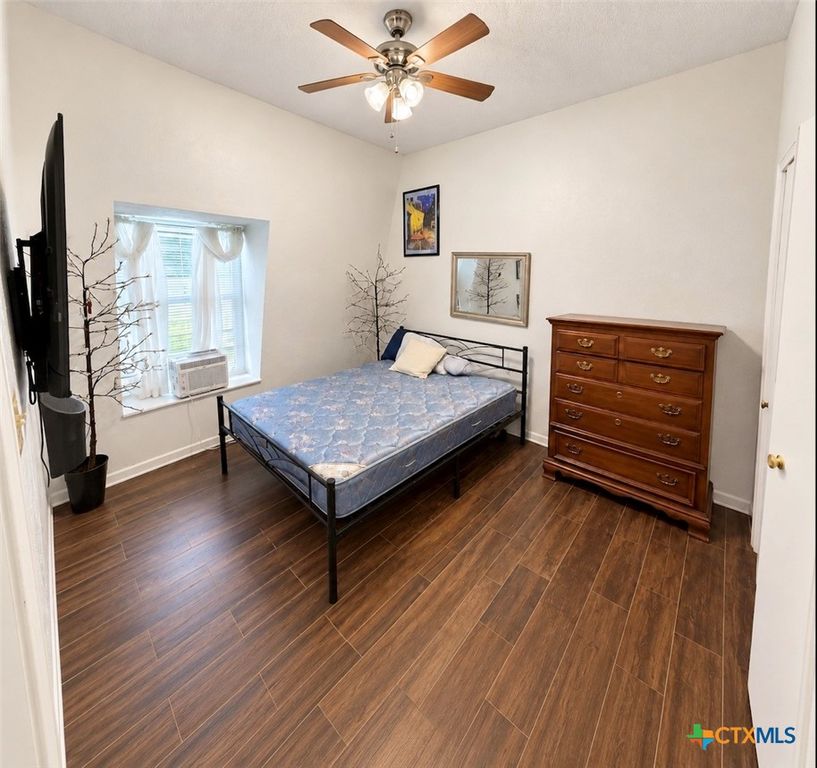 Image 10 of property listing at 903 Davie Lee Drive, Copperas Cove, TX 76522