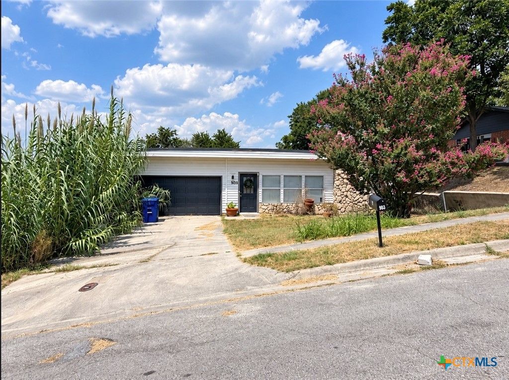 Image 2 of property listing at 903 Davie Lee Drive, Copperas Cove, TX 76522