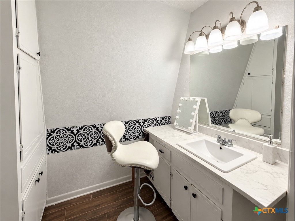 Image 8 of property listing at 903 Davie Lee Drive, Copperas Cove, TX 76522