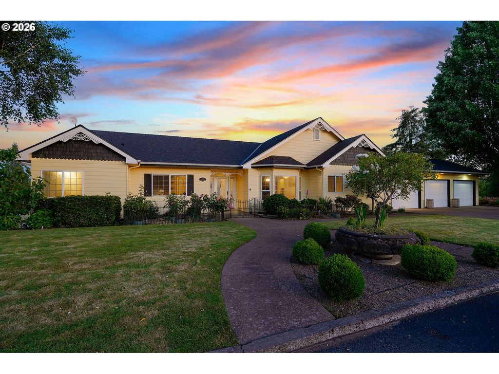 Image 2 of property listing at 9595 Sw Bayou Dr, Mc Minnville, OR 97128