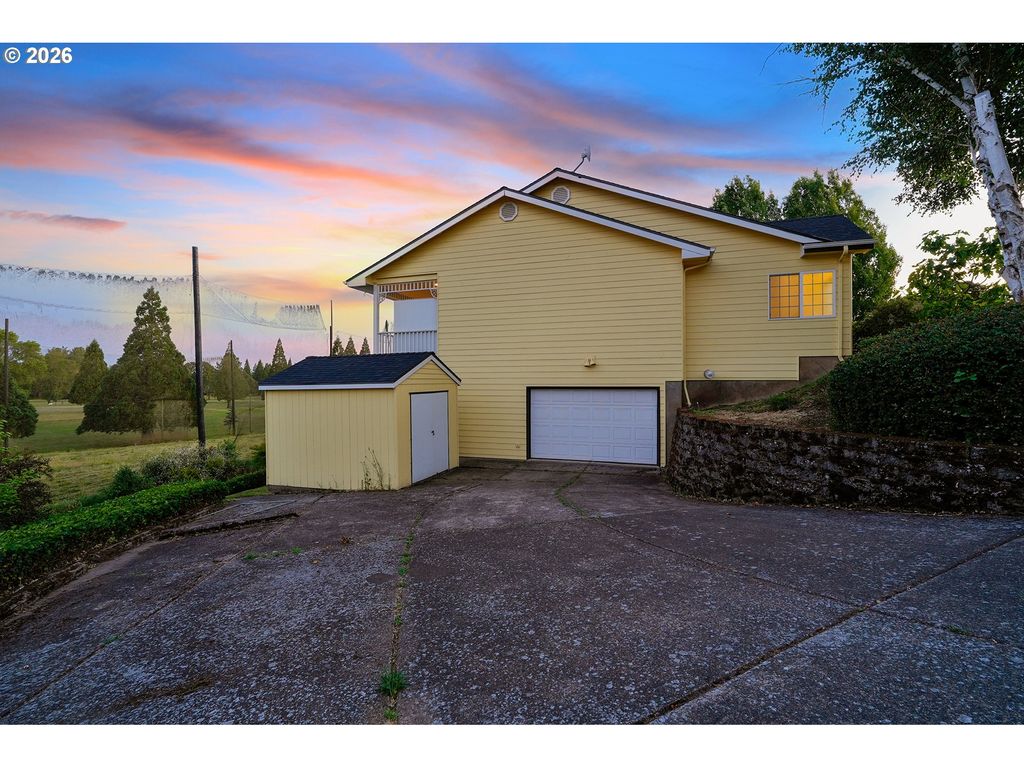 Image 45 of property listing at 9595 Sw Bayou Dr, Mc Minnville, OR 97128