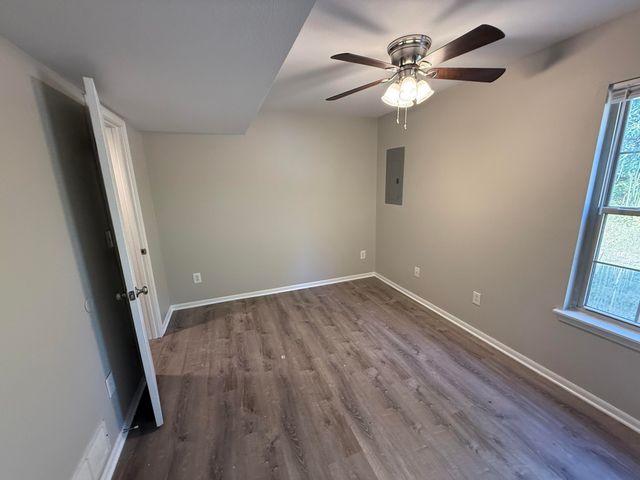 1407 GREENSBORO DR, Columbia, MO 65202