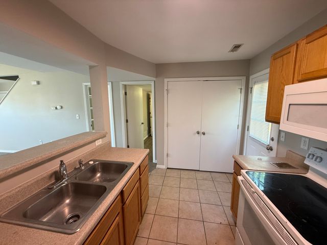 1407 GREENSBORO DR, Columbia, MO 65202